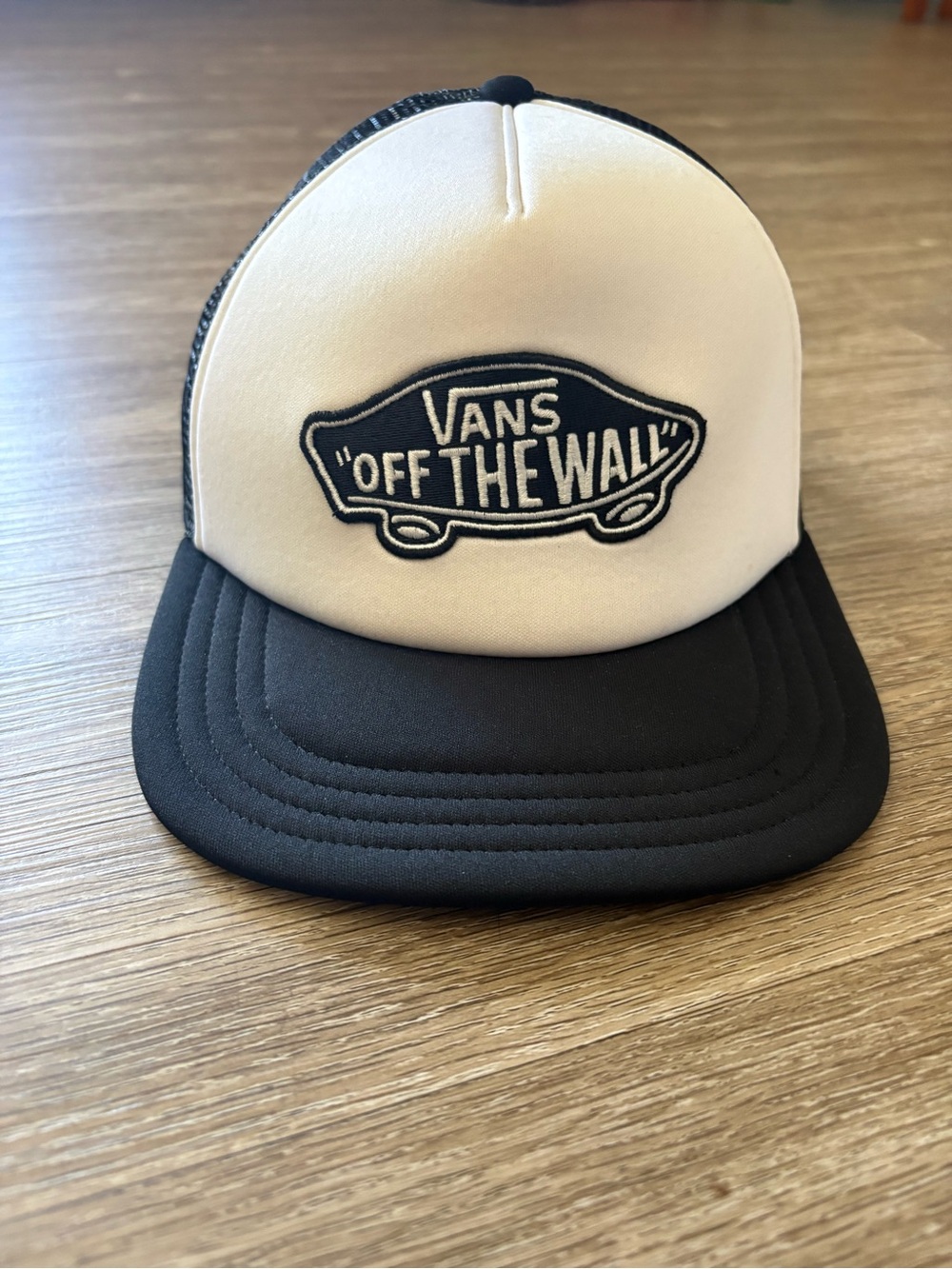 Vans Black and White 'Off The Wall' Trucker Hat